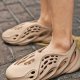 High quality breathable waterproof comfort fashion yeezy beach sports shoes clogs